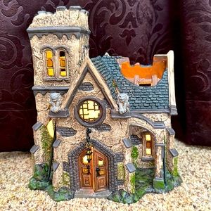 Reviews
Department56 Zinc alloy UL Cord Snow Village Halloween Haunted Lit House
